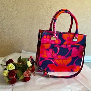 Trina Turk Vintage Purse excellent condition! Comes with shoulder strap